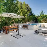 Hedonia With Heated Pool, Diklo Casa de hóspedes