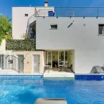 Hedonia With Heated Pool, Diklo Gæstehus Zadar
