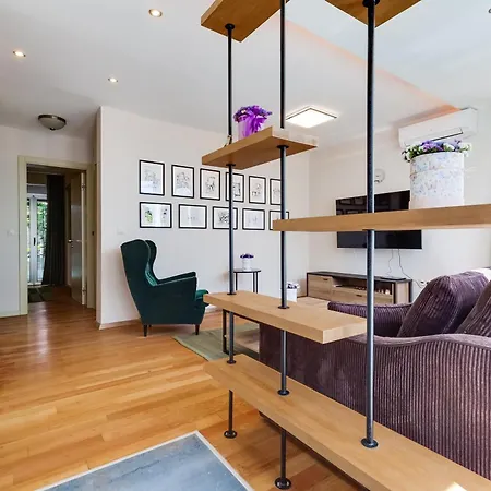 Hedonia With Heated Pool, Diklo Πανσιόν