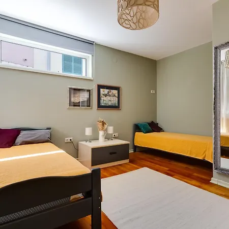 Гостевой дом Hedonia With Heated Pool, Diklo *