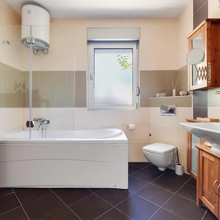 Hedonia With Heated Pool, Diklo Гостевой дом Задар