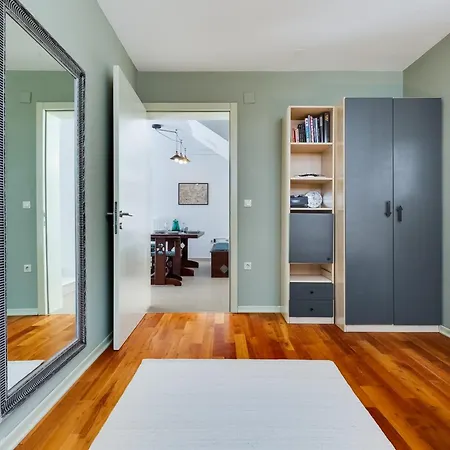 Hedonia With Heated Pool, Diklo Πανσιόν *