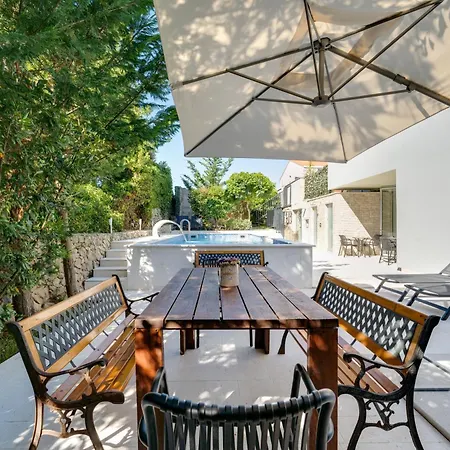 Гостевой дом Hedonia With Heated Pool, Diklo Задар