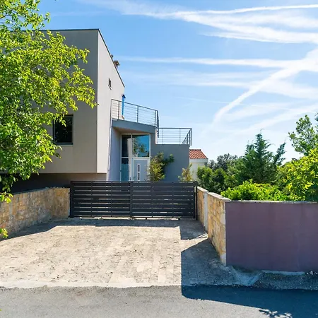 Гостевой дом Hedonia With Heated Pool, Diklo Задар