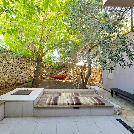 Hedonia With Heated Pool, Diklo Ζαντάρ