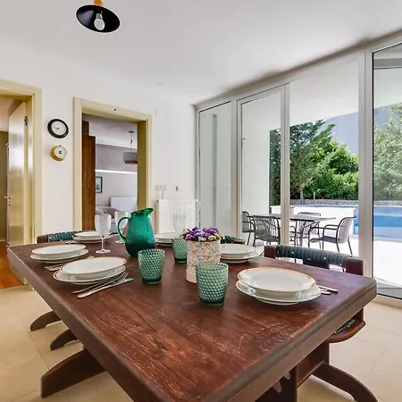 Hedonia With Heated Pool, Diklo Πανσιόν *