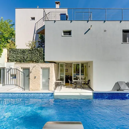 Hedonia With Heated Pool, Diklo Πανσιόν Ζαντάρ