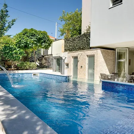 Πανσιόν Hedonia With Heated Pool, Diklo Ζαντάρ