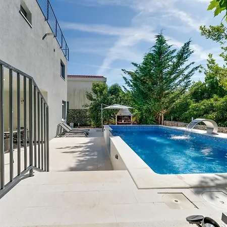 Hedonia With Heated Pool, Diklo Задар