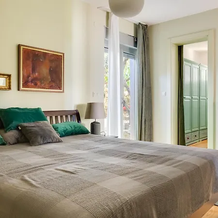 Hedonia With Heated Pool, Diklo Zara
