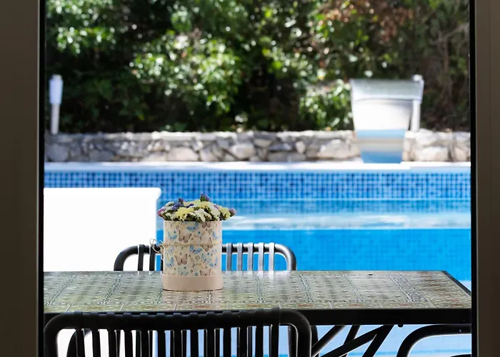 Hedonia With Heated Pool, Diklo Penzion