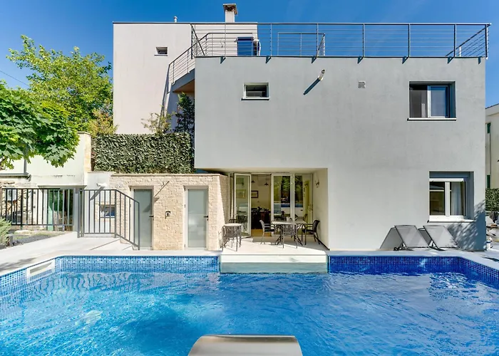 Hedonia With Heated Pool, Diklo Penzion Zadar