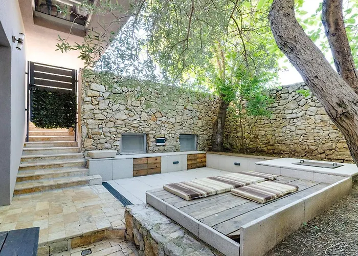 Hedonia With Heated Pool, Diklo Penzion Zadar